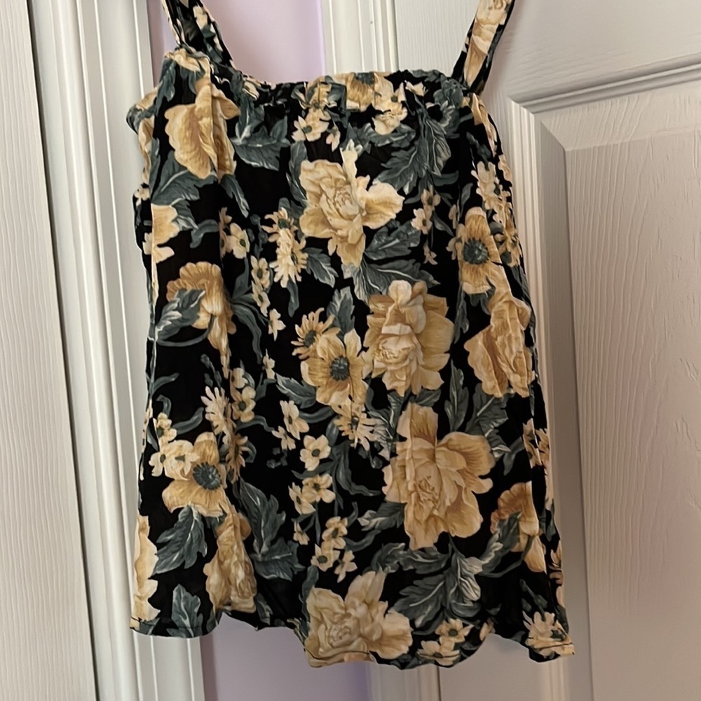 American Eagle tank top floral top free feel square neck - Size XS